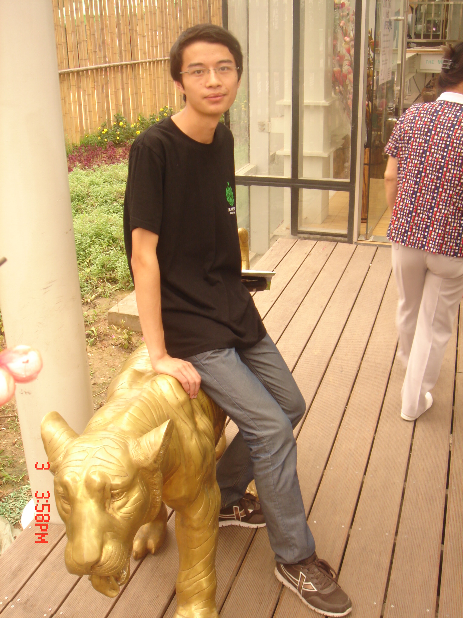 D:\360data\重要数据\桌面\李勇俊生活照.jpg D:\360data\重要数据\桌面\李勇俊生活照.jpg