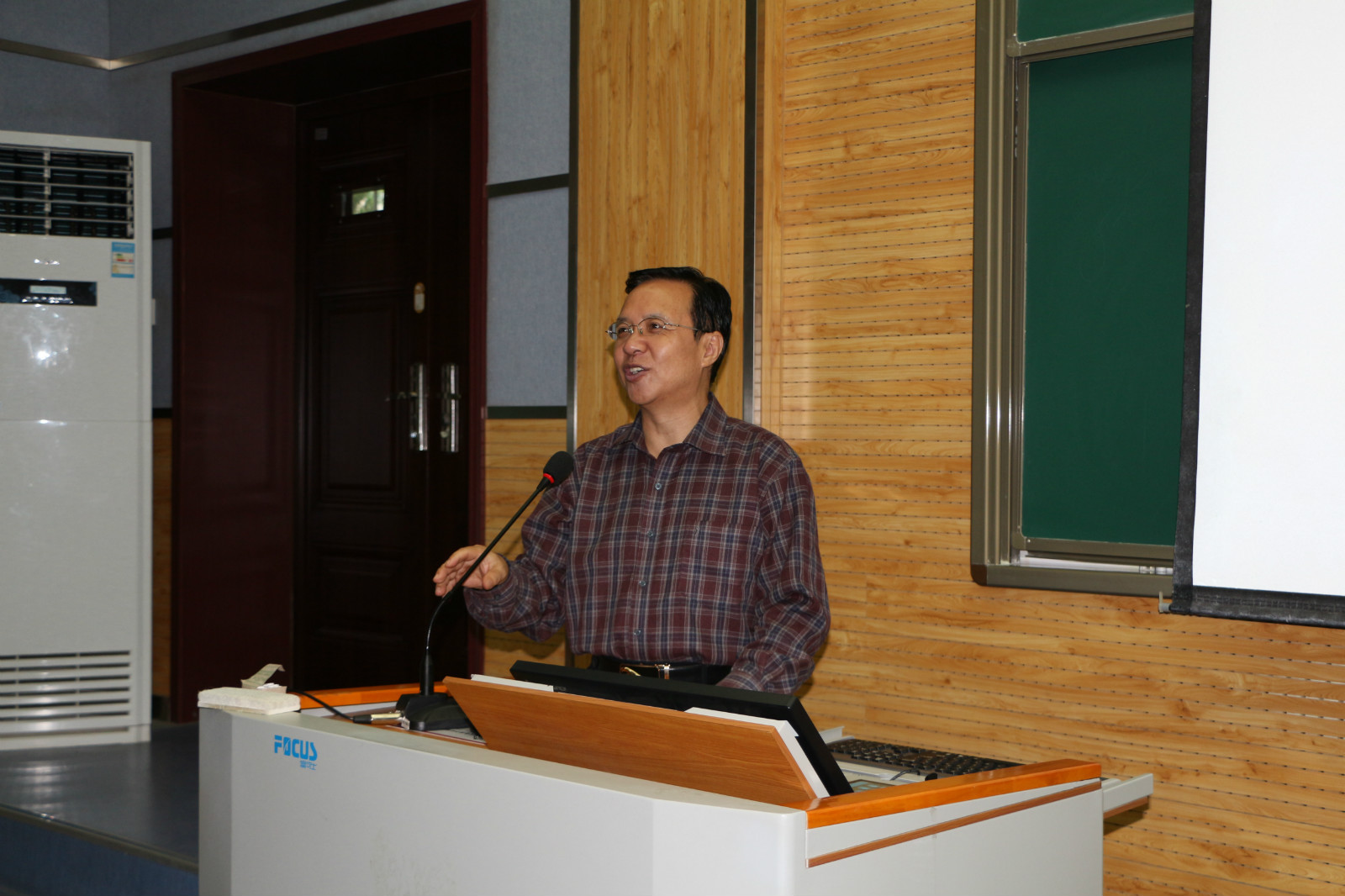 院长2_meitu_2.jpg 院长2_meitu_2.jpg