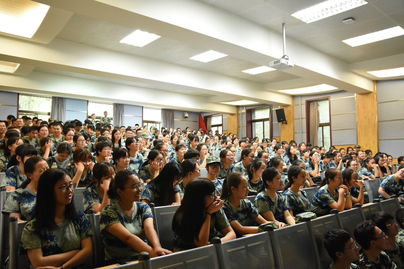 DSC_3784_meitu_2.jpg DSC_3784_meitu_2.jpg