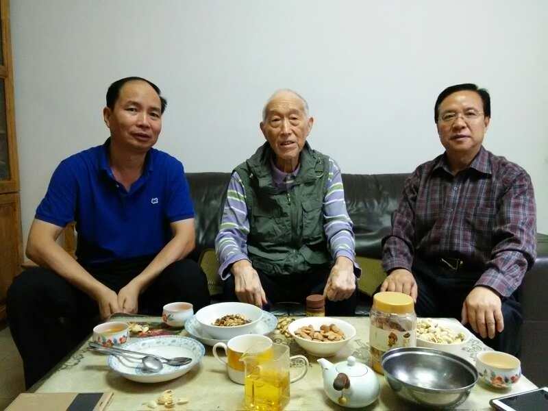 05学院看望李俊秀老师.jpg 05学院看望李俊秀老师.jpg